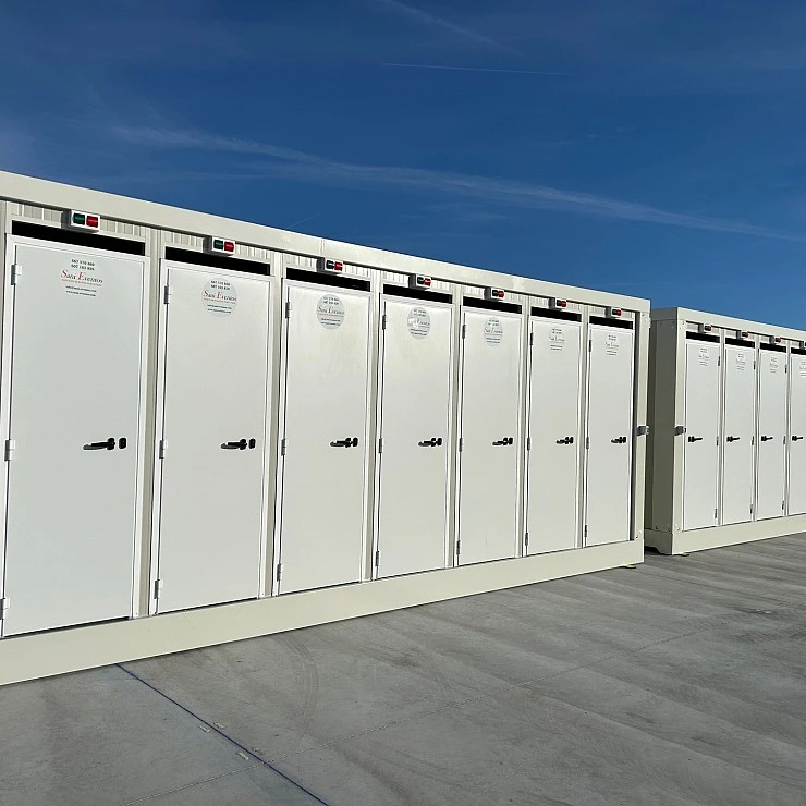 Módulo de baños 14 puertas