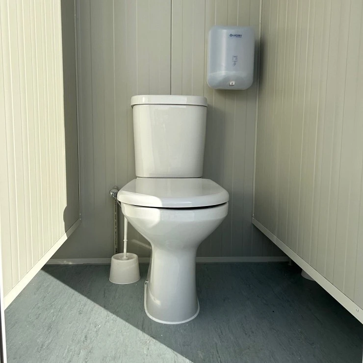 Módulo de baños 14 puertas