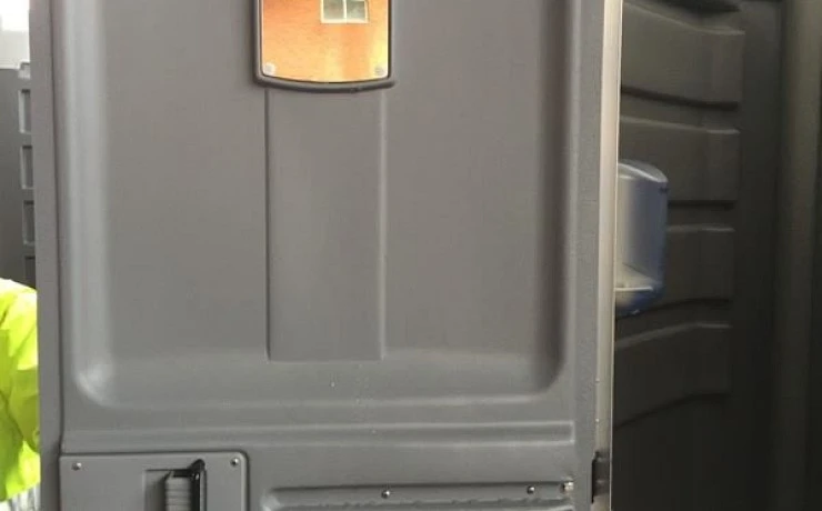 Baño portátil con espejo