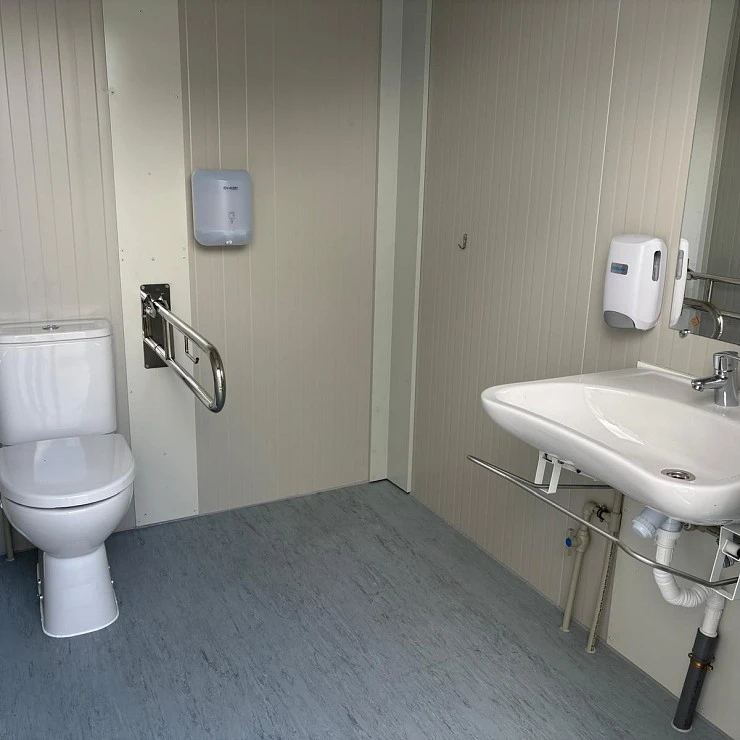 Módulo de Baños 5 Puertas