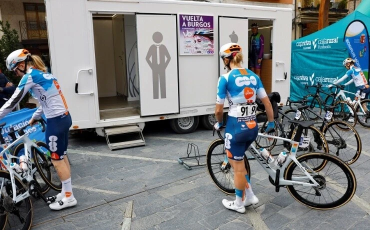 Duchas portátiles para eventos deportivos: cuándo son necesarias y cómo se instalan